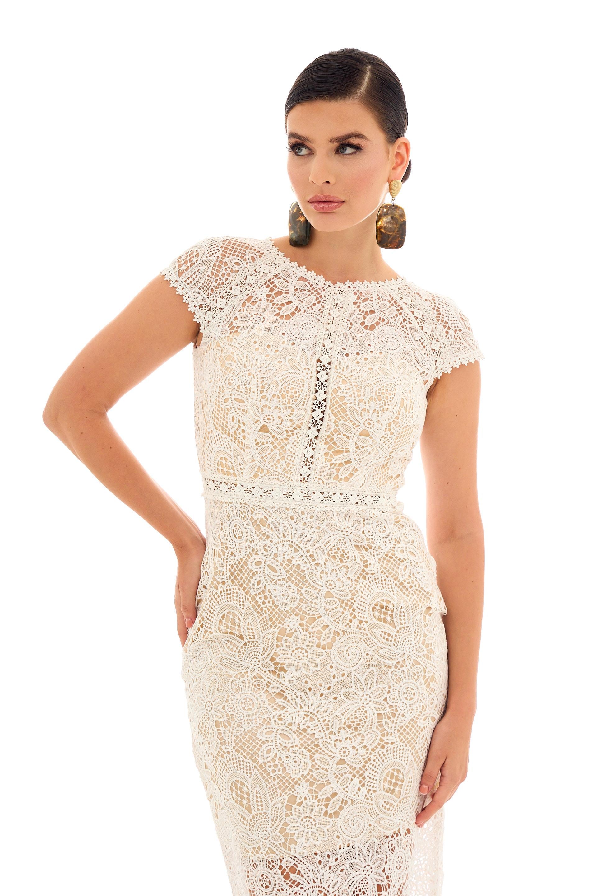 55850-36CARMENCarmen Bej Dantel Kısa Kol Nikah Elbisesi