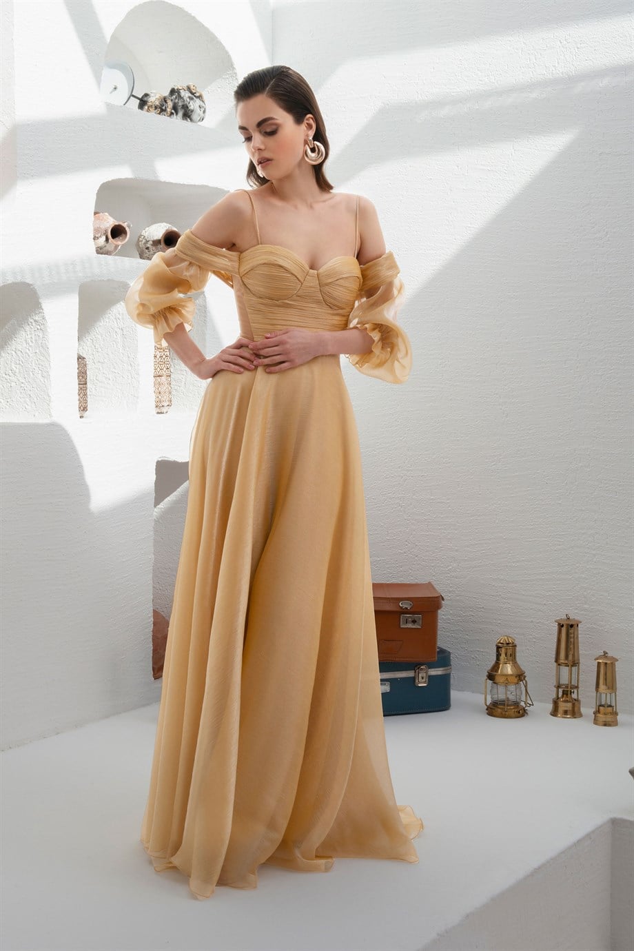 55930-26CARMENCarmen Sarı Organze Düşük Kollu Uzun Abiye Elbise