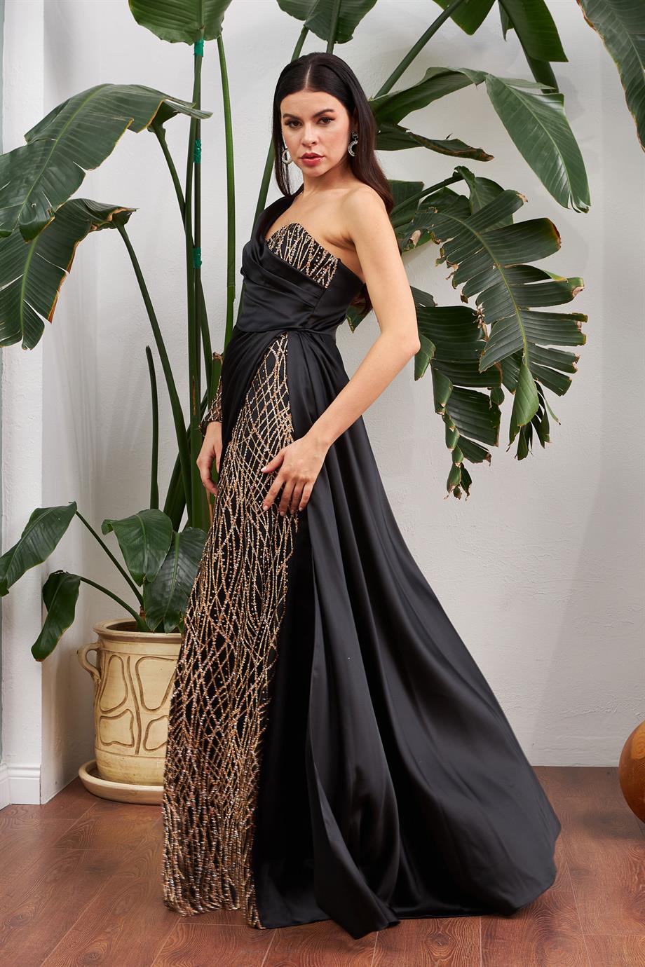 Carmen Siyah Saten Tek Omuz Yırtmaçlı Uzun Abiye Elbise