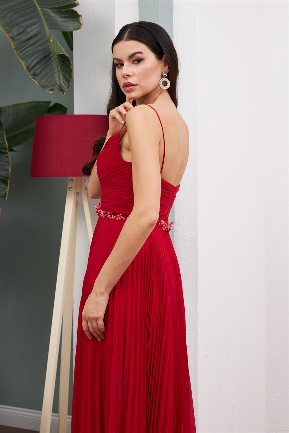Carmen Kırmızı Şifon Piliseli Beli Boncuklu Uzun Abiye Elbise