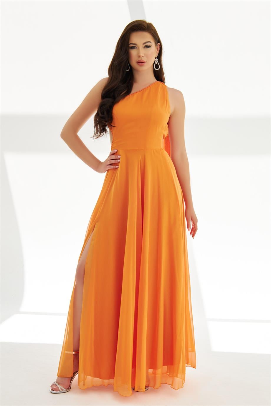 58095-106CARMENCarmen Orange Şifon Pelerinli Sırt Dekolteli Uzun Abiye Elbise