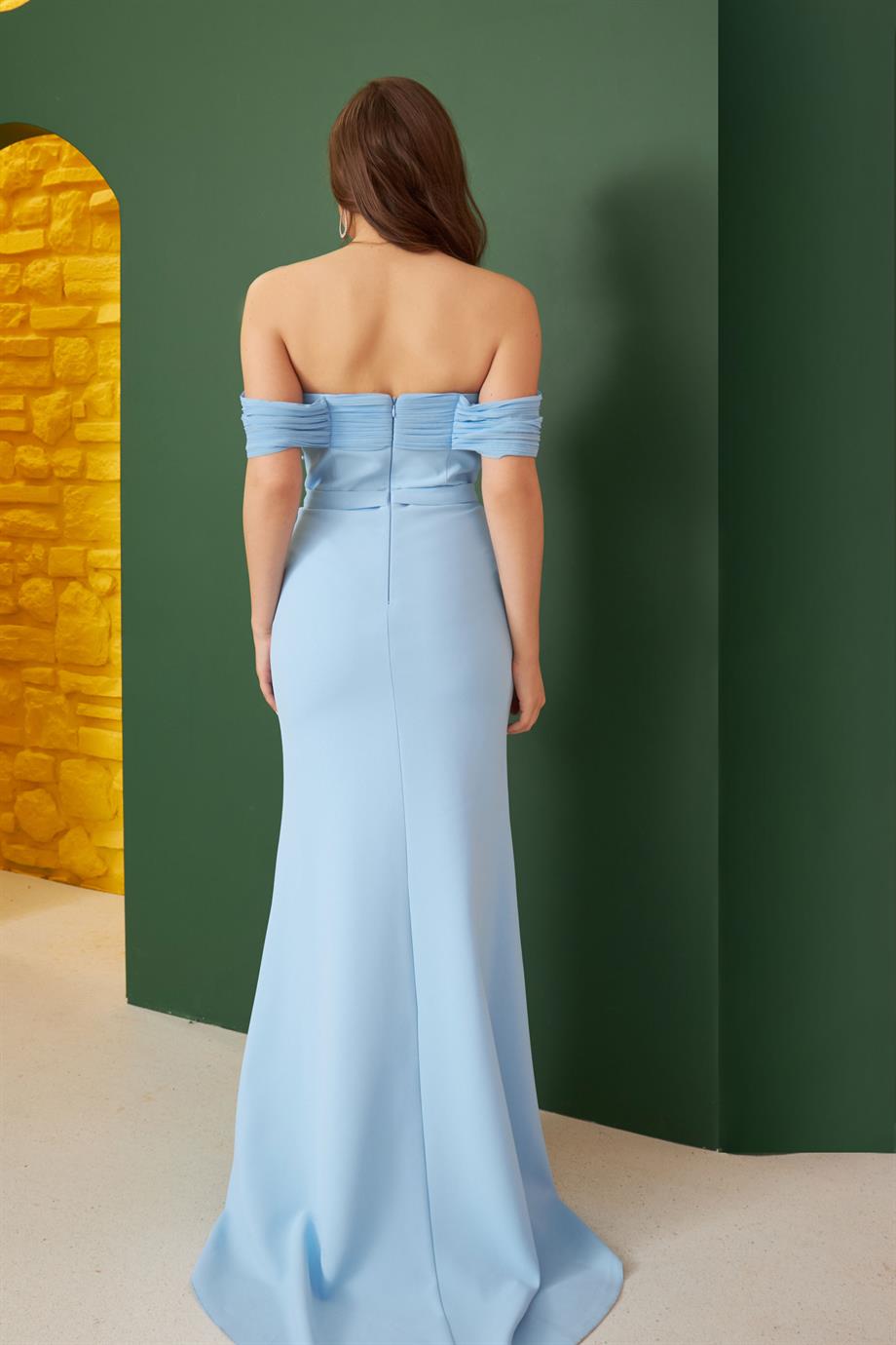 Carmen Mavi Krep İnci İşlemeli Uzun Nişan Elbisesi