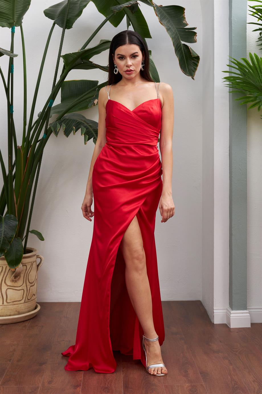 Carmen Kırmızı Saten Taş Askılı Uzun Abiye Elbise