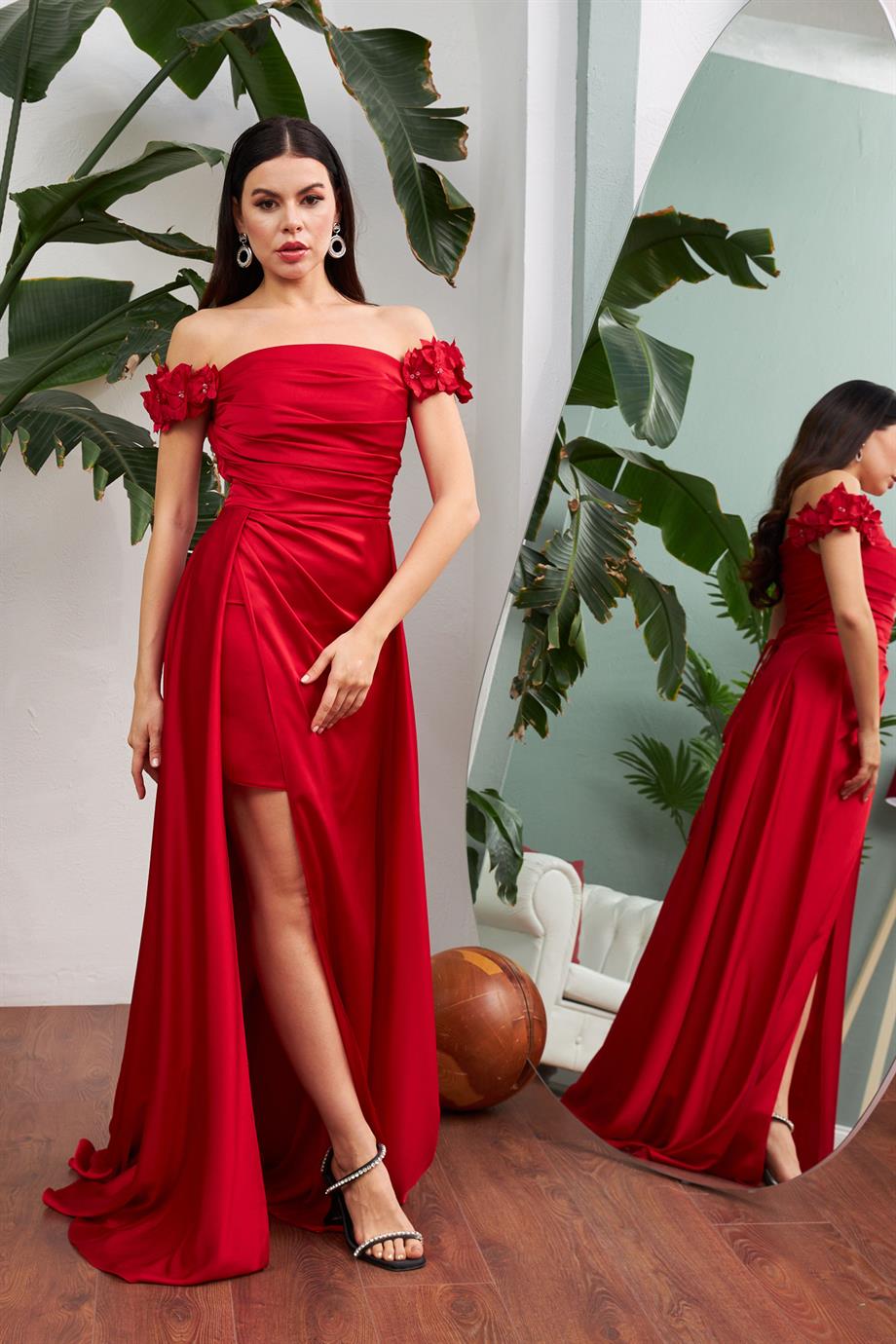 Carmen Kırmızı Saten Omuzu Çiçekli Uzun Abiye Elbise