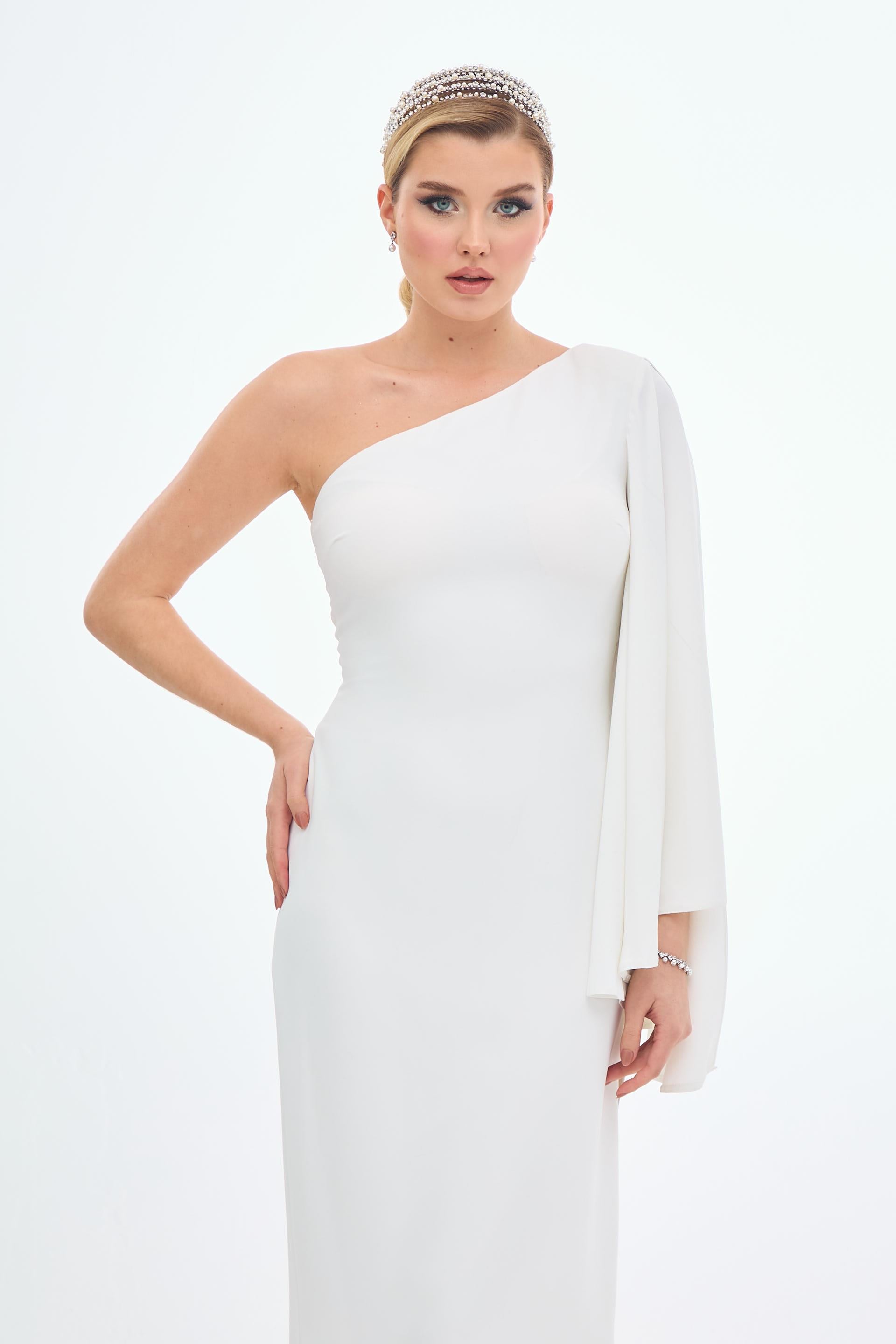 58315-6CARMENCarmen Ekru Tek Kol Yandan Yırtmaçlı Krep Nikah Elbisesi