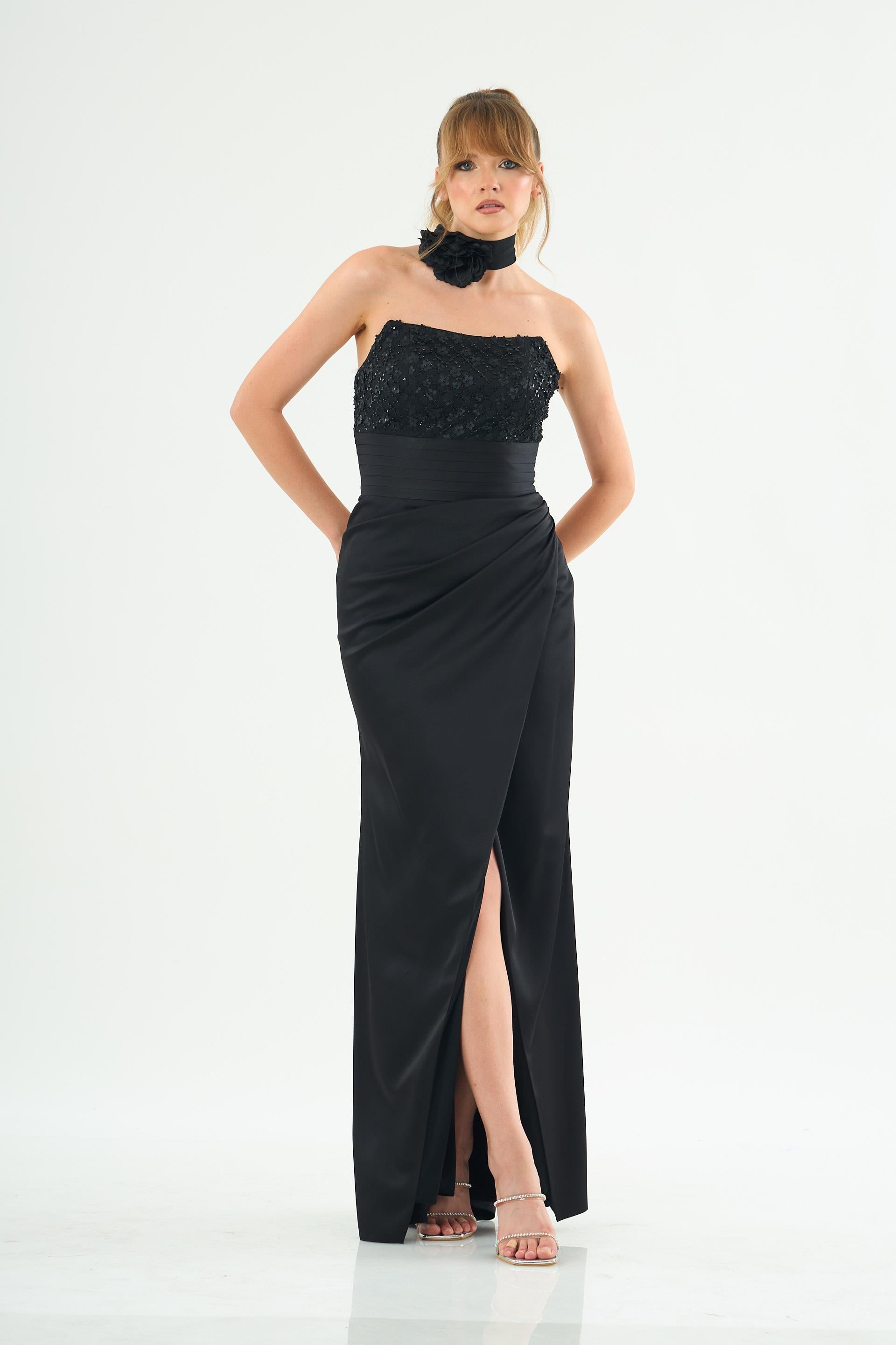 58360-27CARMENCarmen Siyah Straplez Yırtmaçlı Saten Abiye Elbise