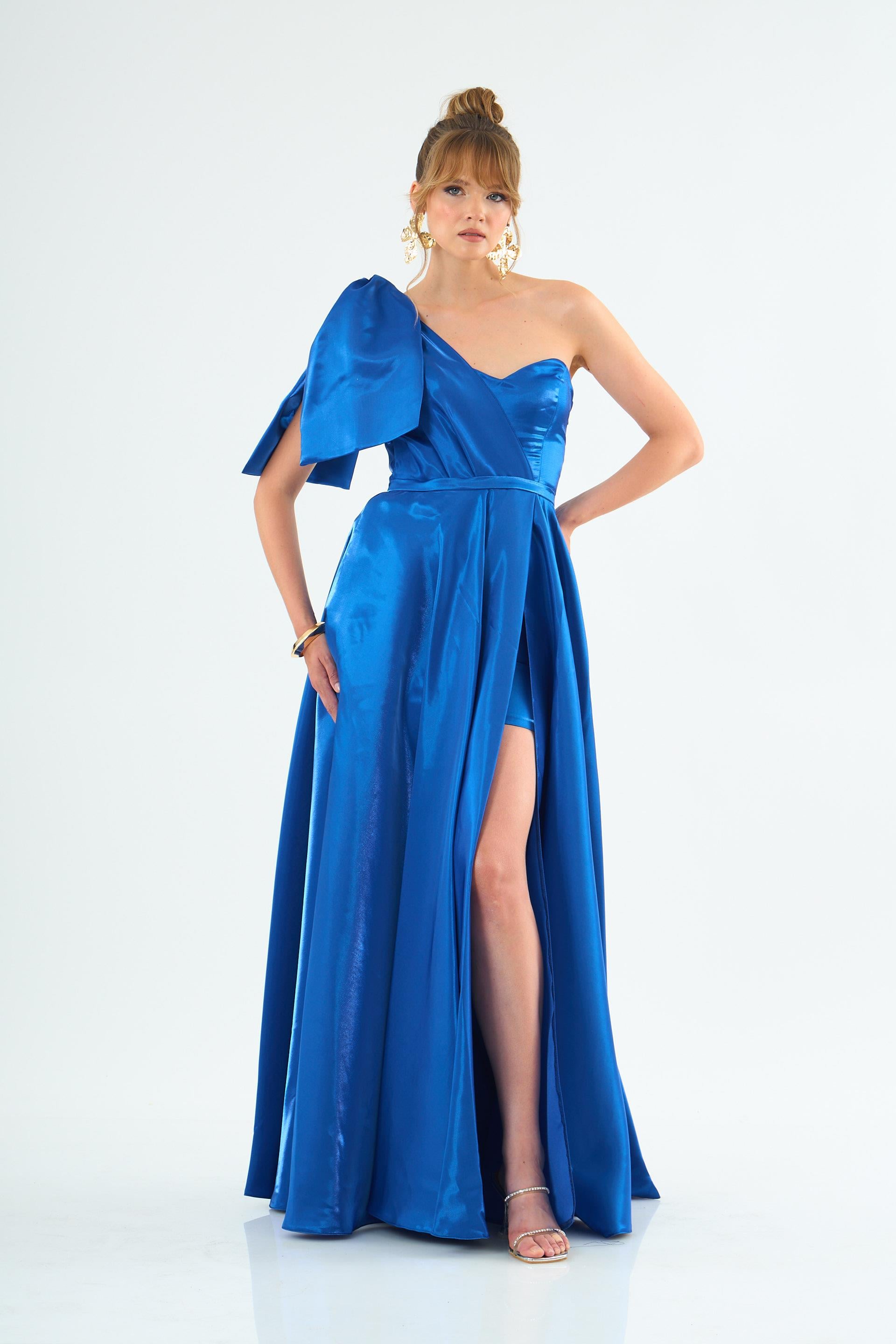 58393-25CARMENCarmen Saks Tek Kol Yırtmaçlı Organze Saten Abiye Elbise