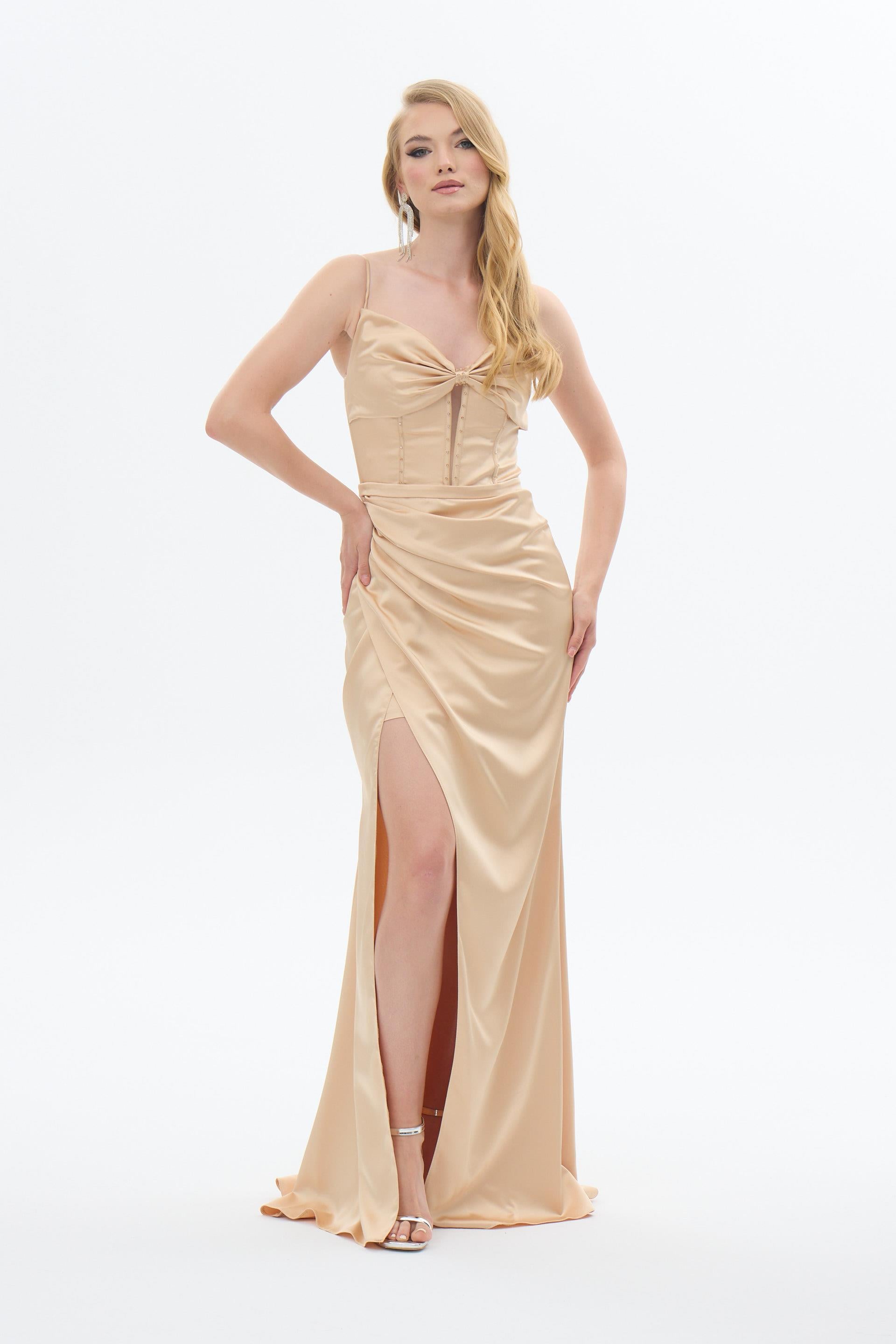 58404-9CARMENCarmen Gold İşlemeli Yırtmaçlı Saten Abiye Elbise