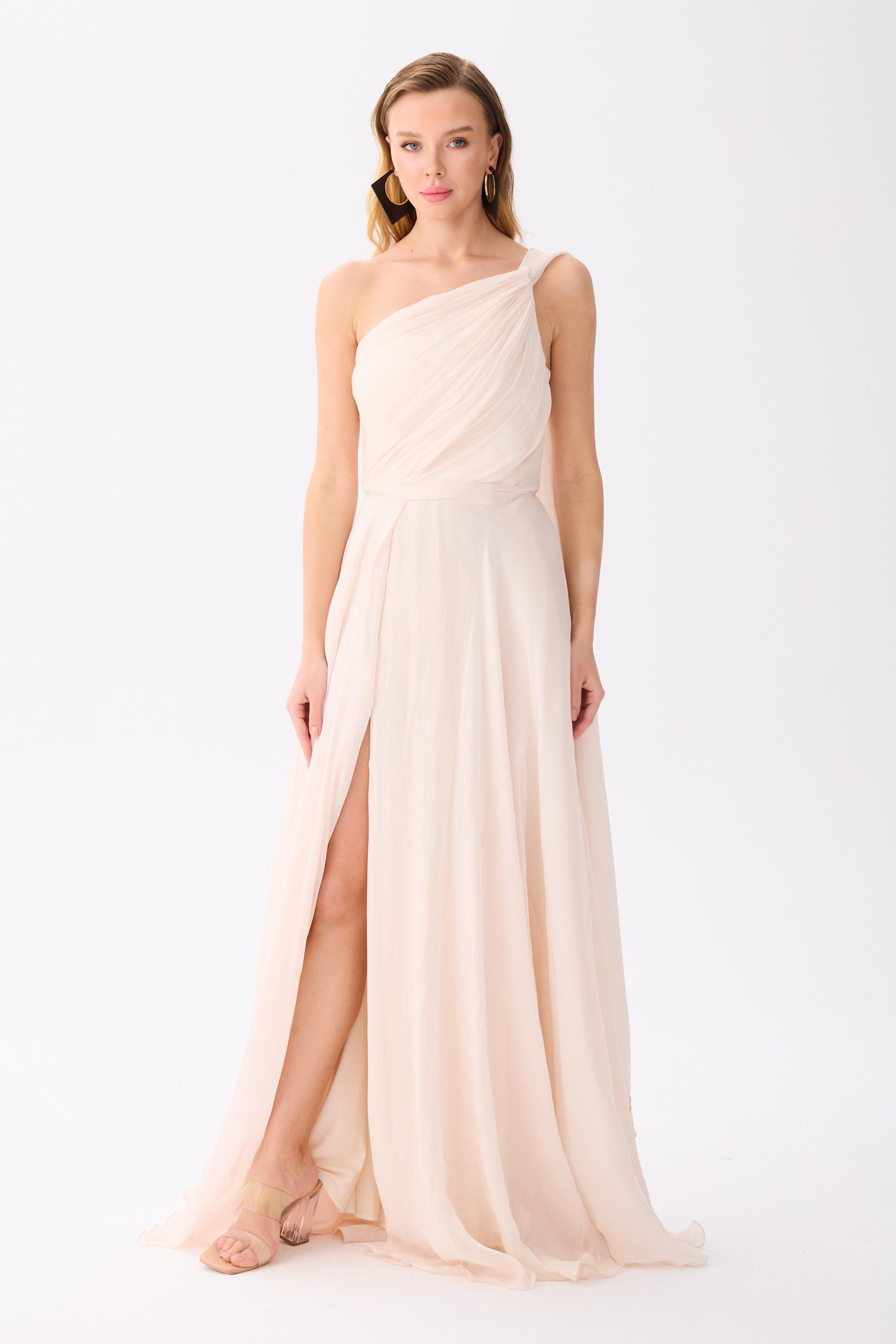 58489-9CARMENCarmen Gold Tek Kol Kuyruklu Saten Abiye Elbise