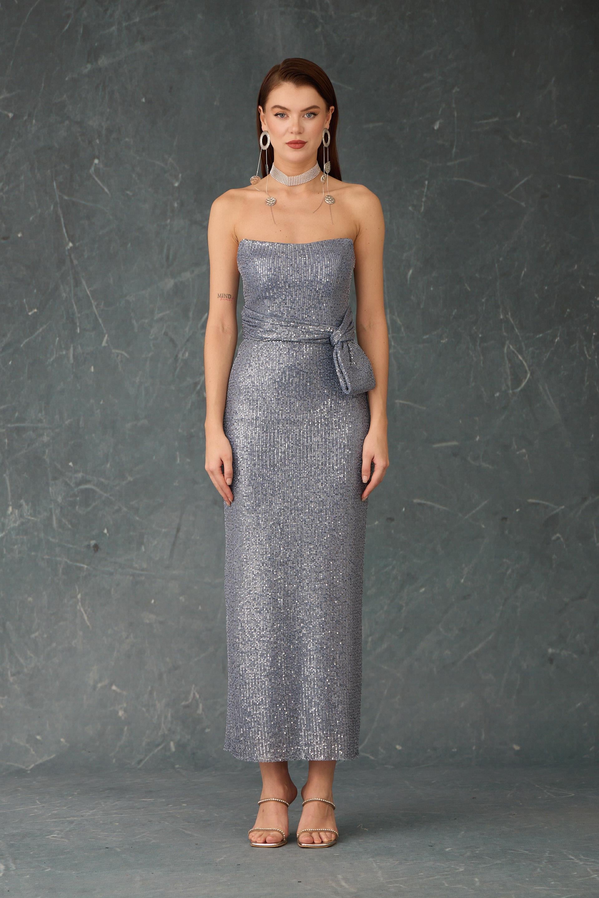 58500-54CARMENCarmen İndigo Straplez Midi Payetli Abiye Elbise