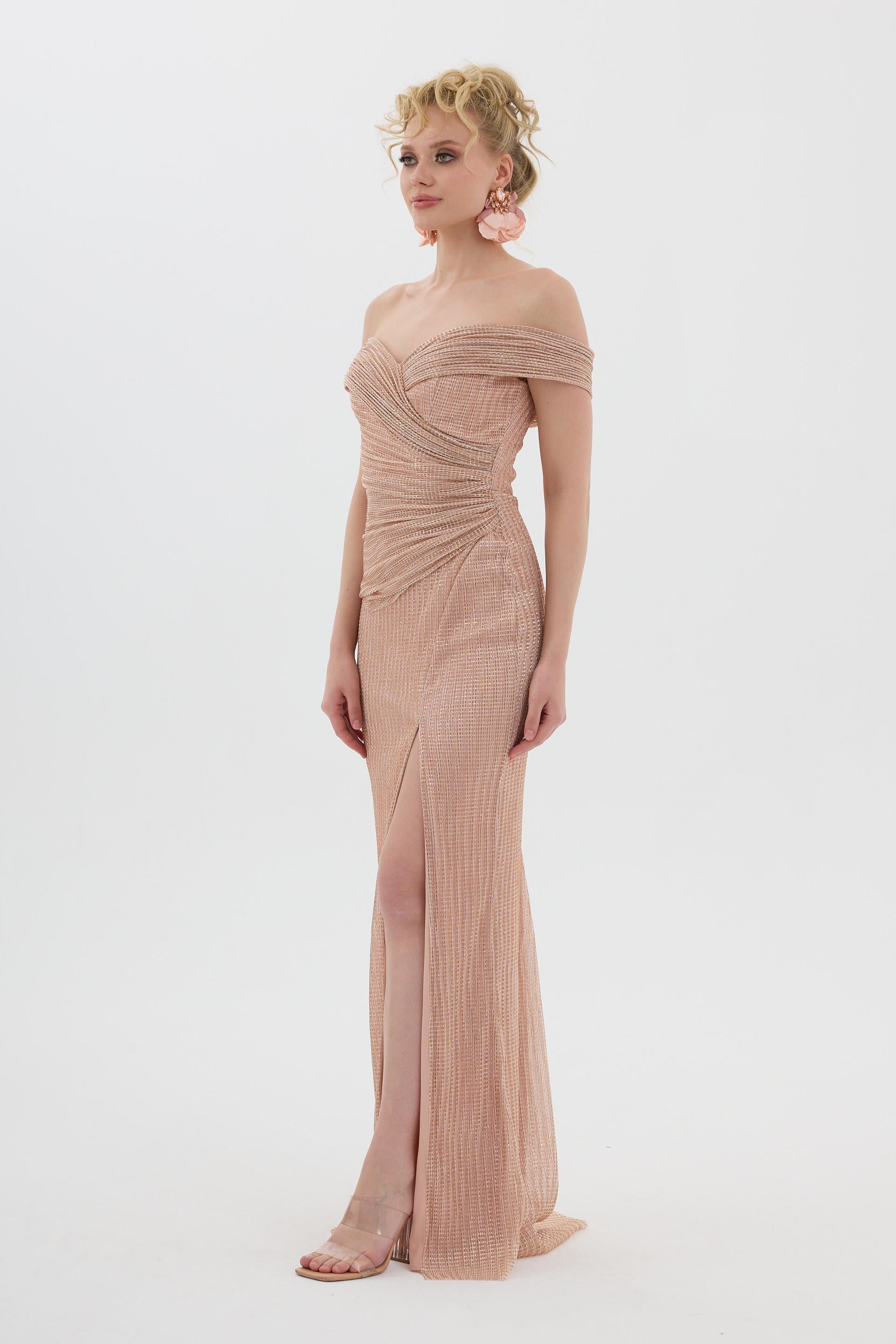 58549-9CARMENCarmen Gold Yırtmaçlı Simli Pilise Abiye Elbise