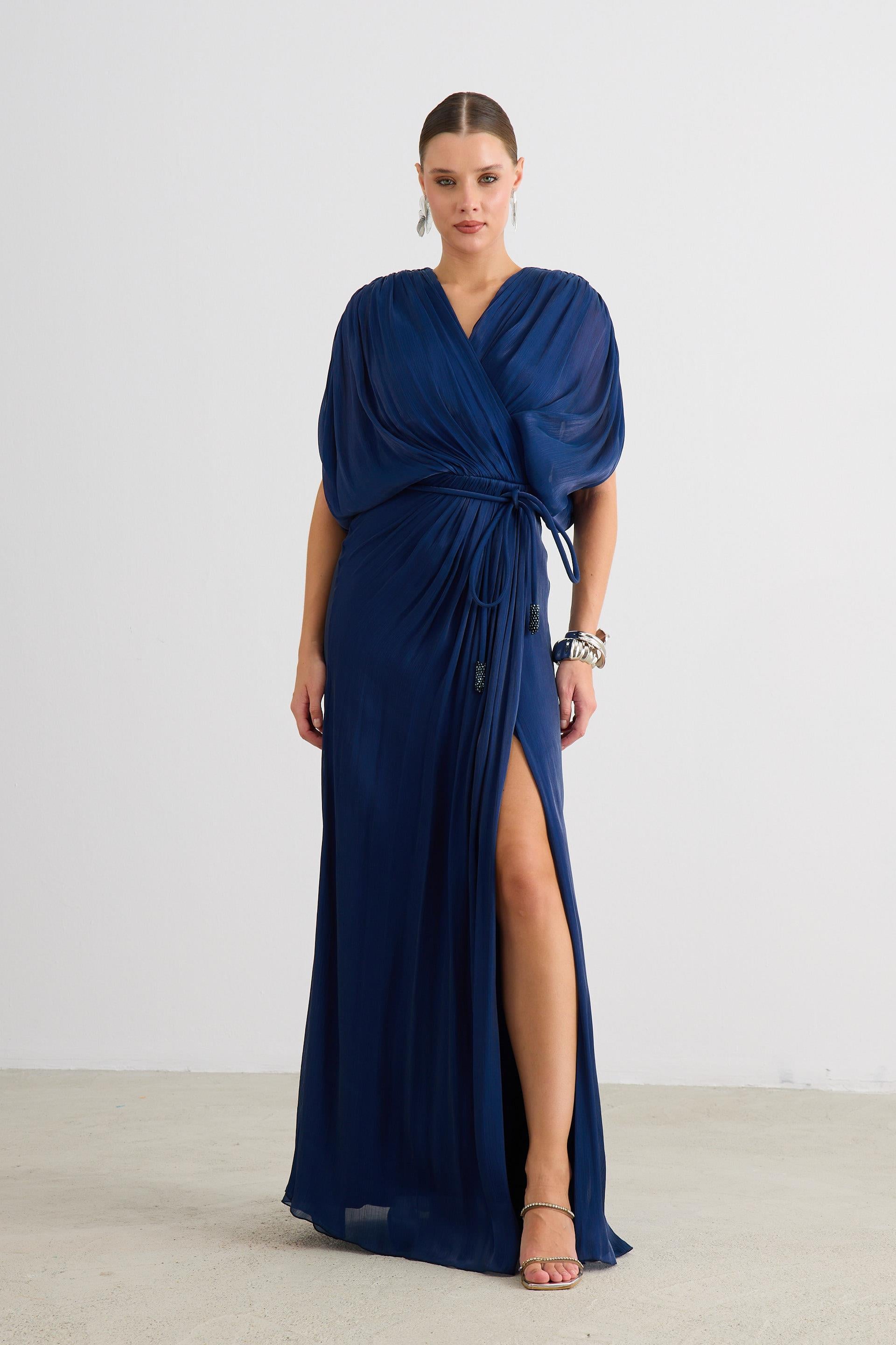 58574-14CARMENCarmen Lacivert Yırtmaçlı Kemerli Organze Abiye Elbise