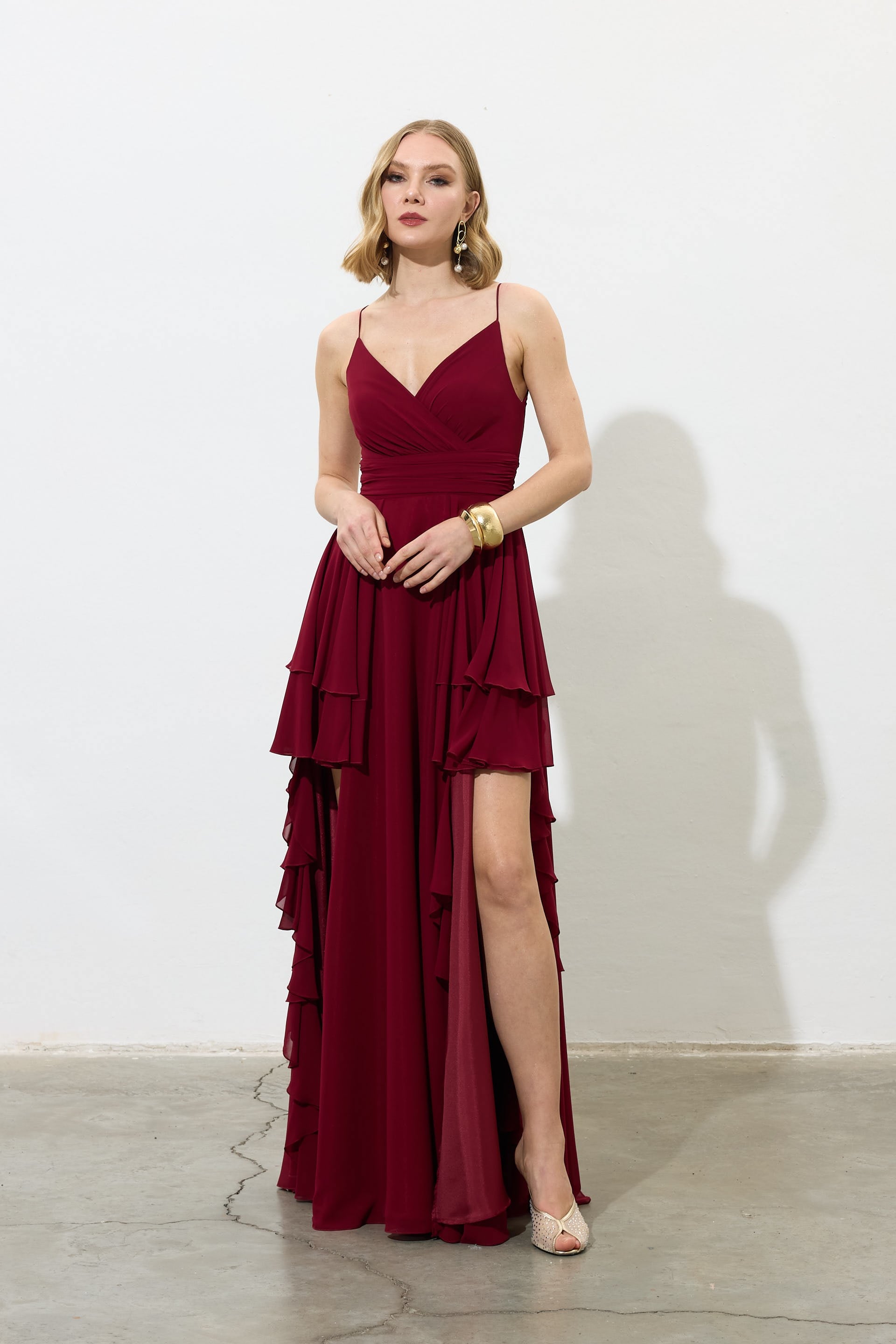 58696-3CARMENCarmen Bordo Askılı Yırtmaçlı Şifon Abiye Elbise