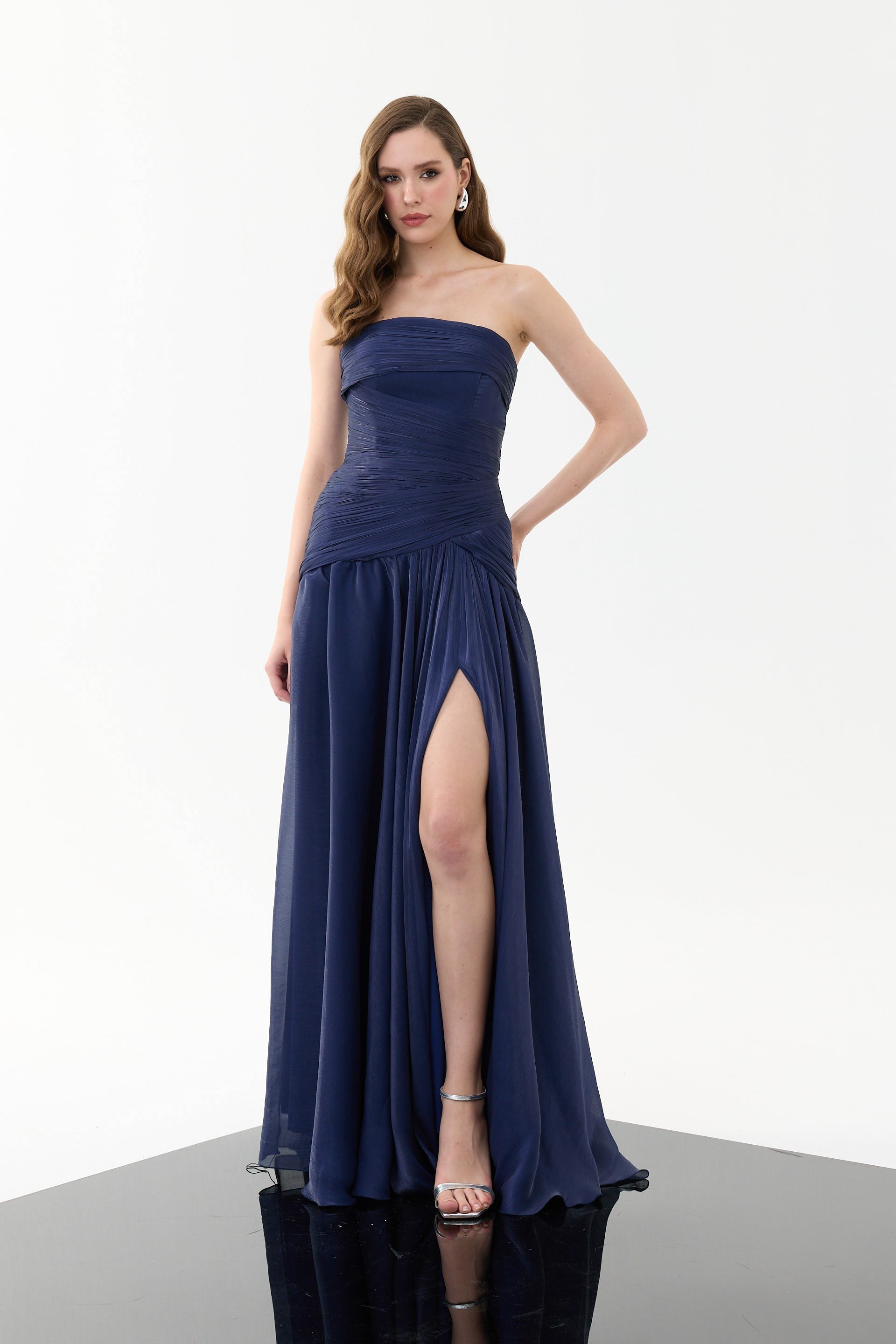 58752-14CARMENCarmen Lacivert Straplez Yırtmaçlı Organze Abiye Elbise
