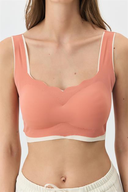 Seamless, Wire-Free Laser-Cut Bra With Removable Pads 1018