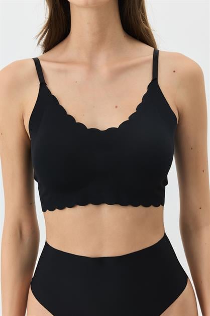 Seamless, wire-free laser-cut bra with removable pads 1020