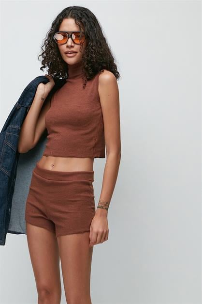 C&City Ribbed Turtleneck Sleeveless T-Shirt Shorts Set 9134 
