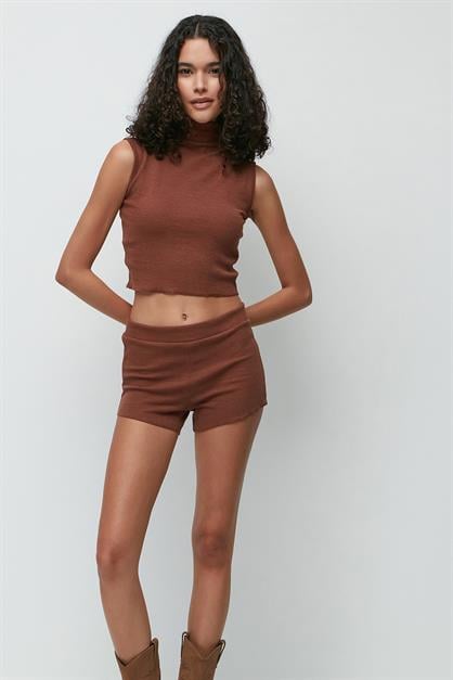 C&City Ribbed Turtleneck Sleeveless T-Shirt Shorts Set 9134 
