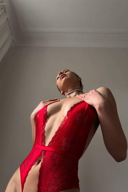 Derin Dekolte Detaylı Bodysuit Kırmızı