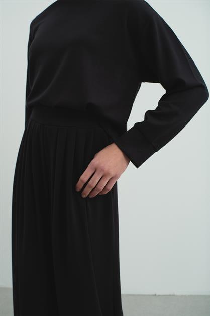 Pure Touch Pleated Wide-Leg Trousers CC7006