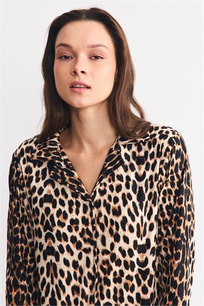 Süet Dokulu Gömlek Yaka Pijama Takımı Leopar