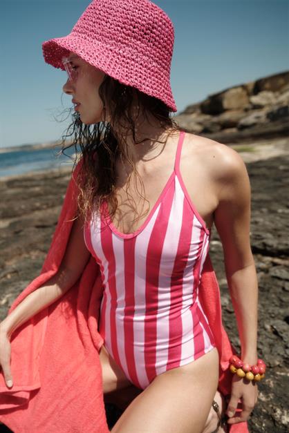 U-neck String Strap Swimsuit 7782