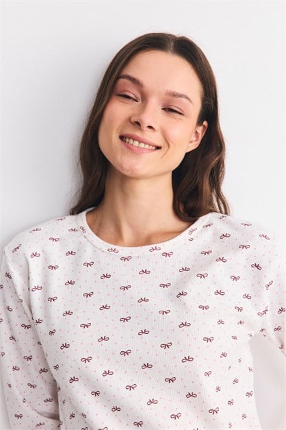 Yumuşak Dokulu Desenli Pijama Takımı Fiyonk
