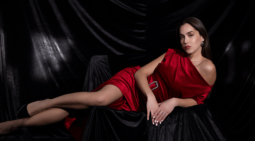 Kırmızı Elbiseler Nasıl Kombinlenir