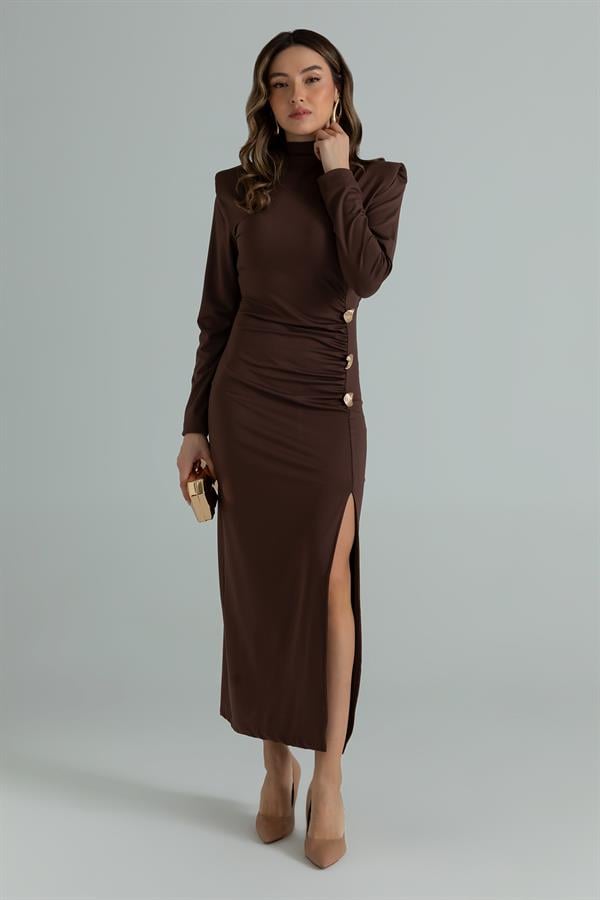 Broş Detay Büzgülü Elbise - KAHVERENGİ