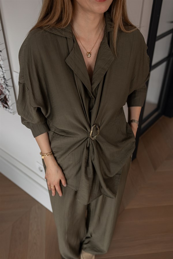 Broş Detaylı Takım - HAKİ