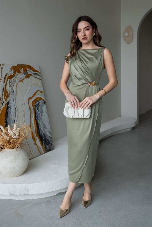 Broşlu Saten Elbise - HAKİ