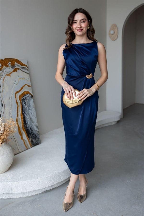 Broşlu Saten Elbise - LACİVERT