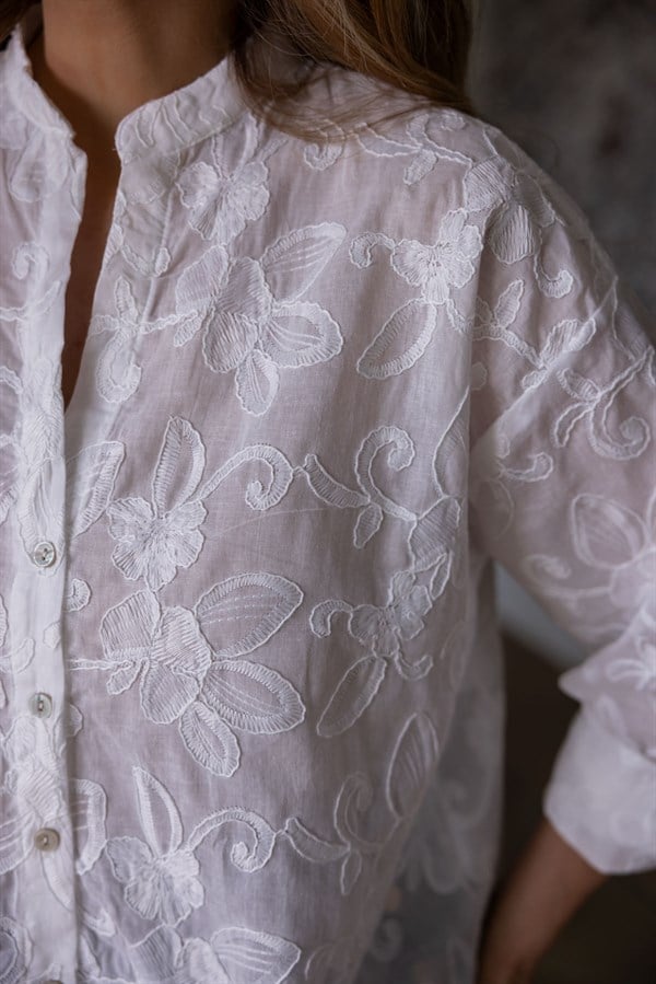 Çiçek Nakışlı Gömlek - BEYAZ