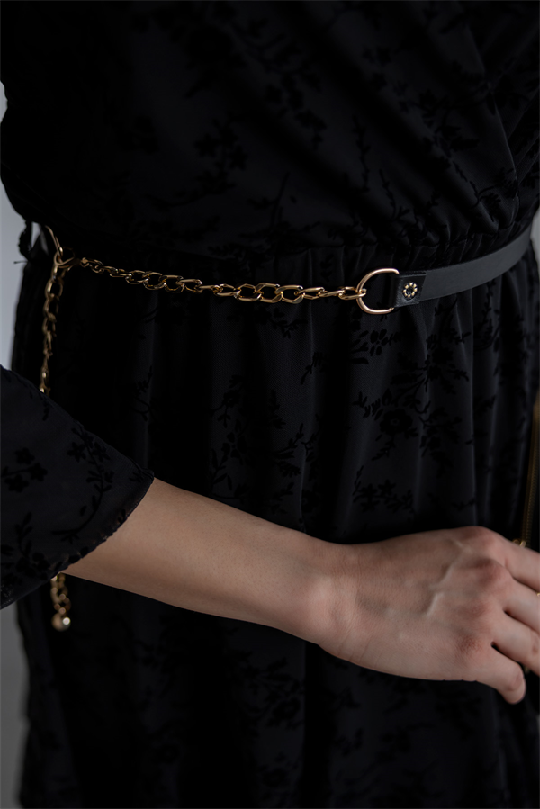 Flok Baskı Zincir Kemerli Elbise - SİYAH