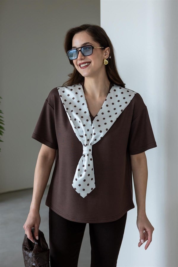 Fular Detaylı T-shirt - KAHVERENGİ