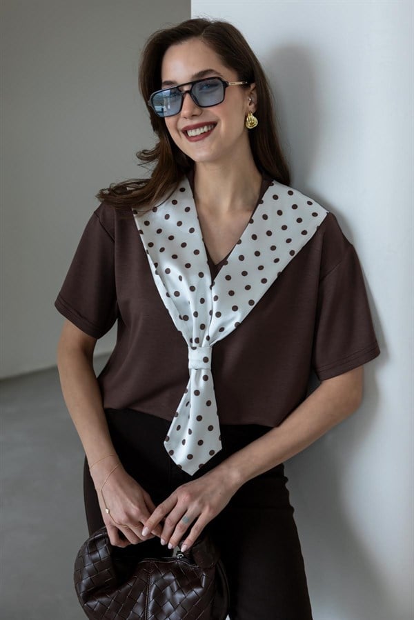 Fular Detaylı T-shirt - KAHVERENGİ