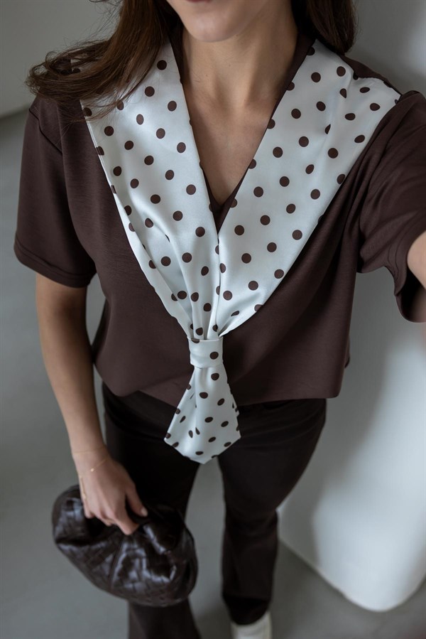 Fular Detaylı T-shirt - KAHVERENGİ