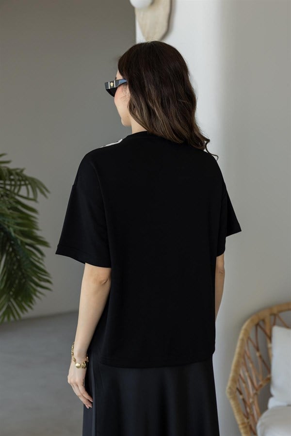 Fular Detaylı T-shirt - SİYAH