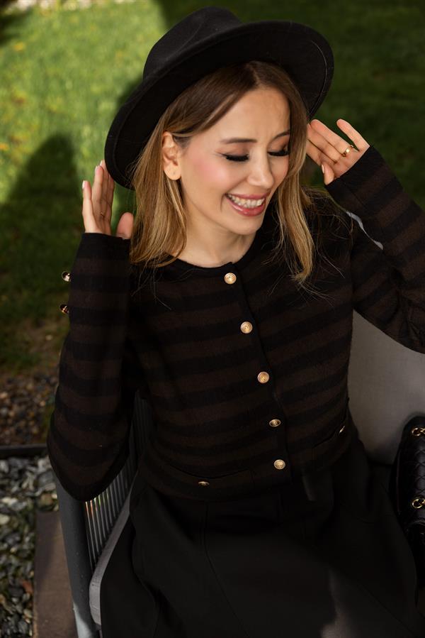 Gold Düğmeli Çizgili Hırka - SİYAH