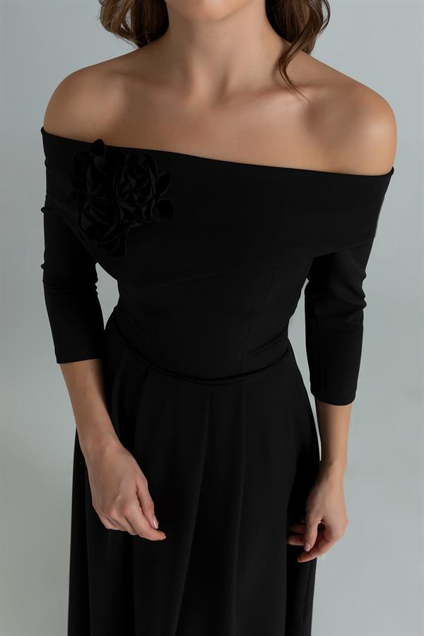 Gül Broşlu Kloş Elbise - SİYAH