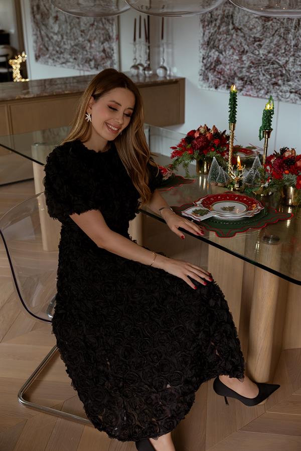 Gül Tasarımlı Elbise - SİYAH