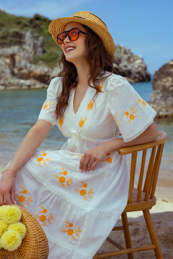 Güpür Şeritli Keten Elbise - BEYAZ