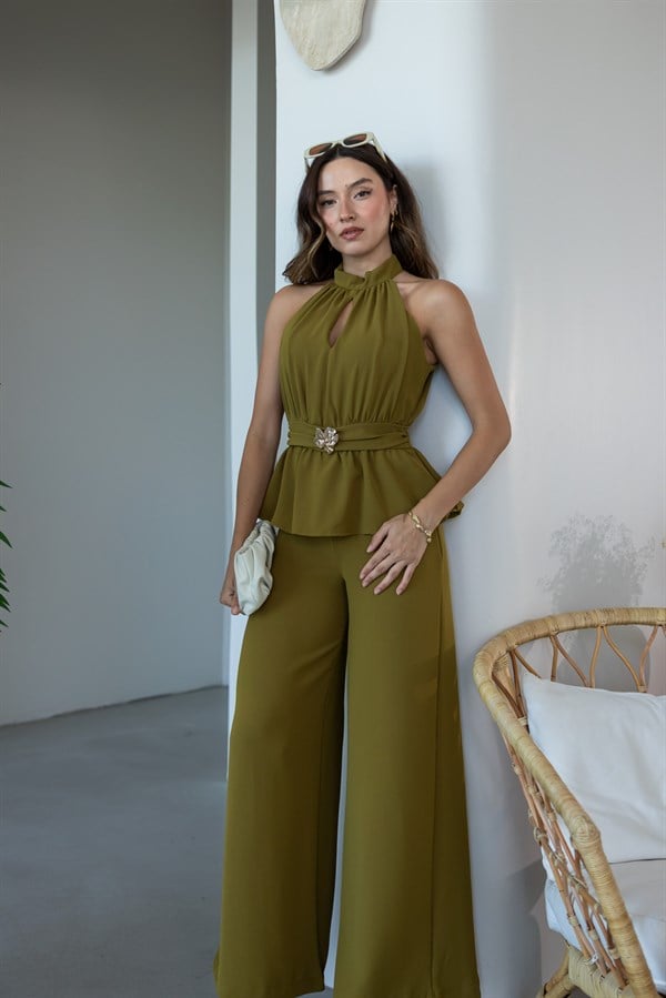 Halter Yaka Broş Detaylı Tulum - HARDAL
