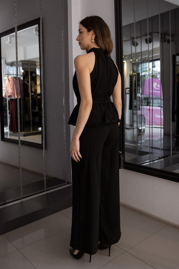 Halter Yaka Broş Detaylı Tulum - SİYAH