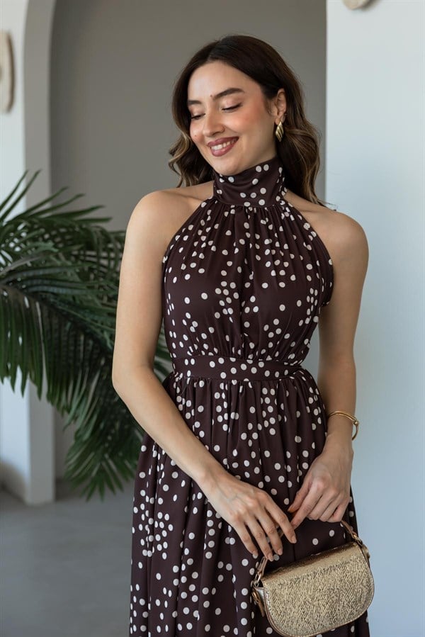 Halter Yaka Puantiyeli Şifon Elbise - KAHVERENGİ