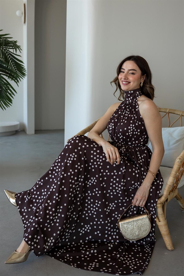 Halter Yaka Puantiyeli Şifon Elbise - KAHVERENGİ