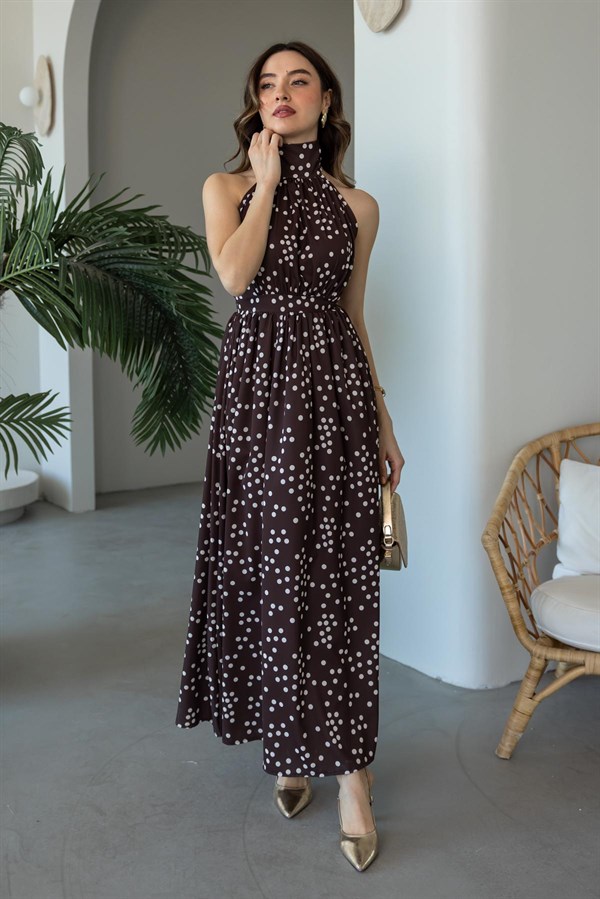 Halter Yaka Puantiyeli Şifon Elbise - KAHVERENGİ