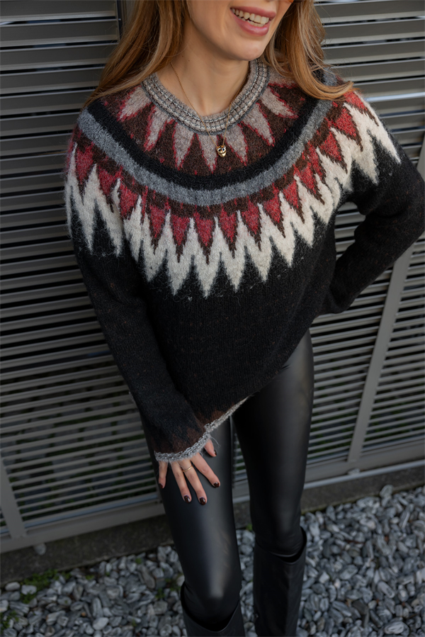 Jakarlı Etnik Desen Kazak - SİYAH