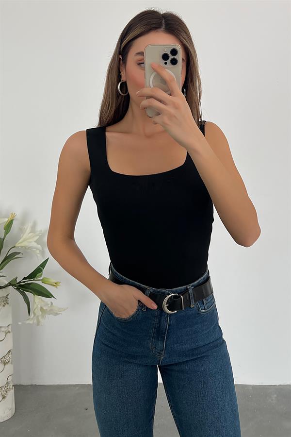 Kare Yaka Atlet - SİYAH