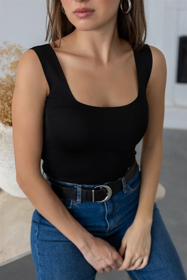 Kare Yaka Atlet - SİYAH